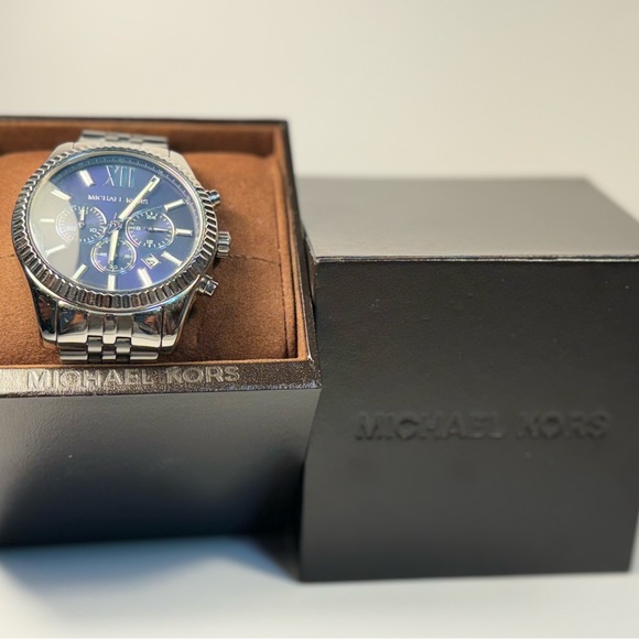 Michael Kors Watch - Picture 4 of 8